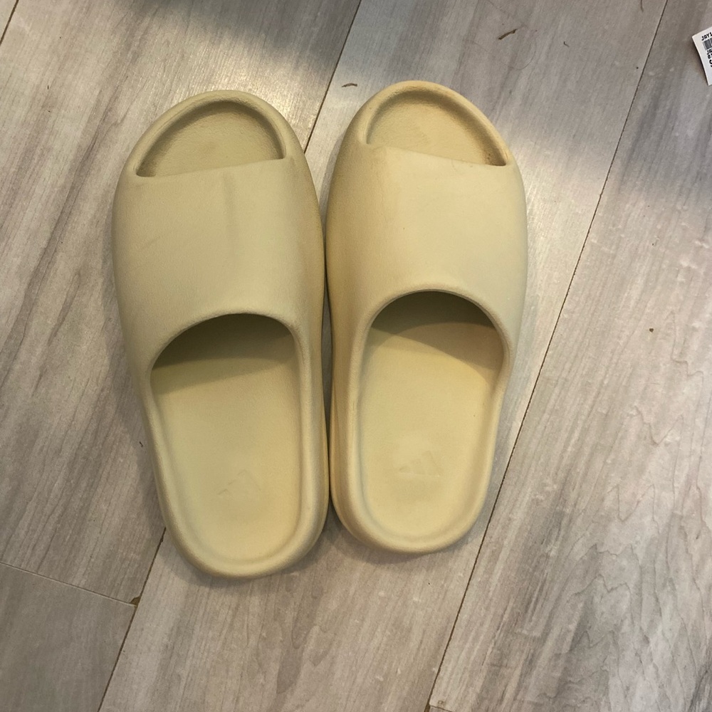 Yeezy Bone Slide